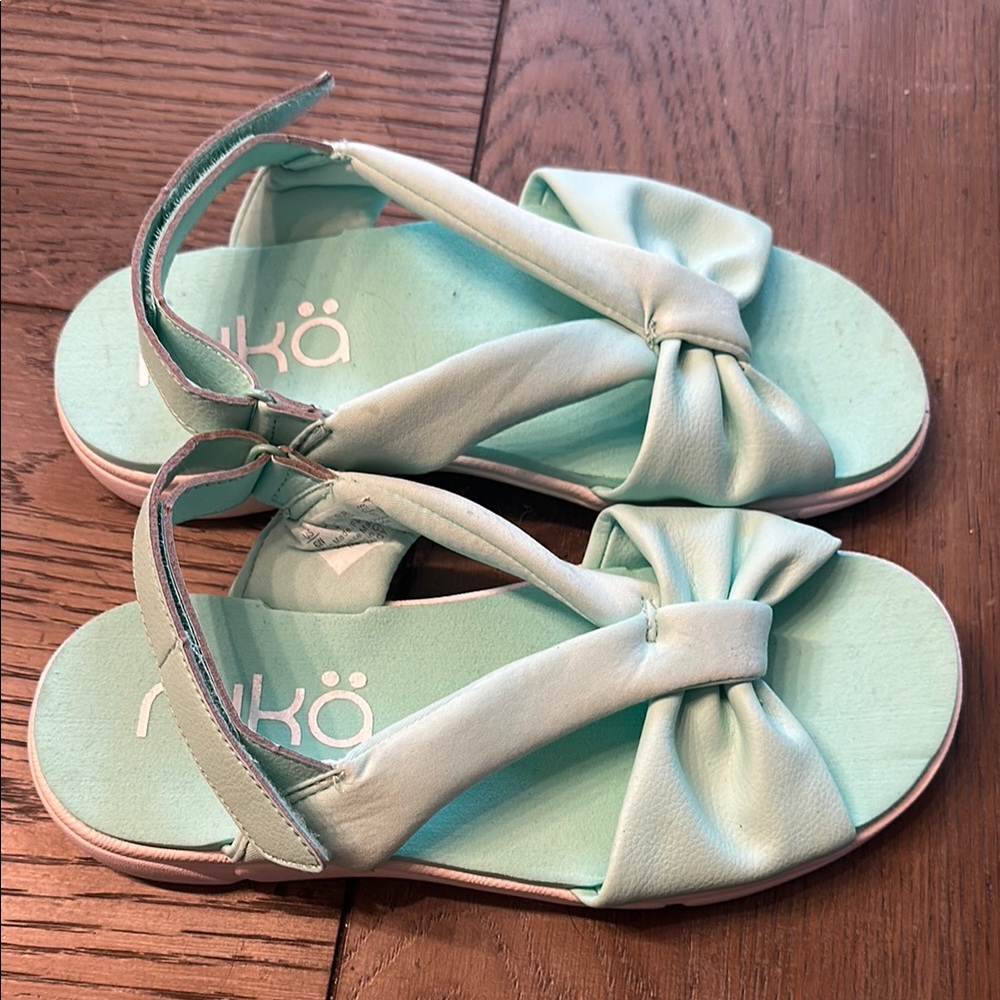 Ryka Mint Green Bow Sandals Women's Size 6W Wide Comfort Strappy Summer Shoes